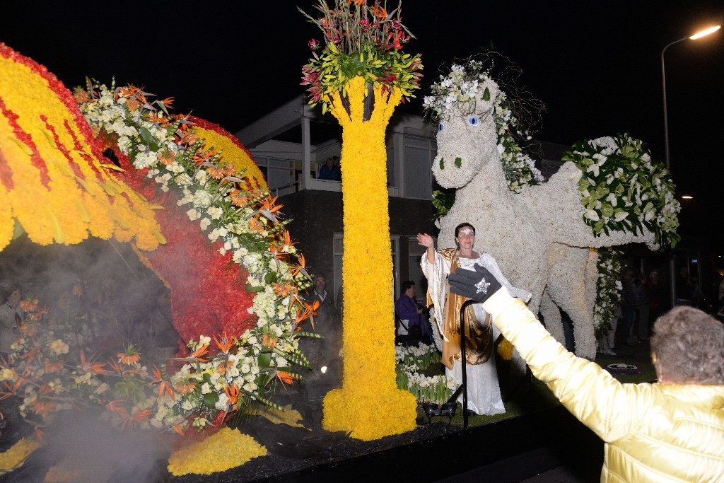 ../Images/Verlicht bloemencorso 2018 091.jpg